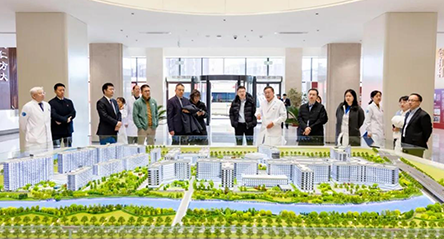 复旦大学附属华山医院副院长钦伦秀教授等领导、专家一行到辽宁方大总医院实地推进双方深化战略合作