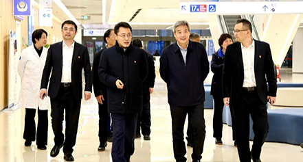 全国人大代表、河南省汝州市金庚康复医院宋兆普院长一行参观辽宁方大总医院并开展技艺传承交流